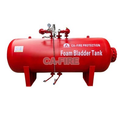 Tank tal-bużżieqa tal-fowm għat-tifi tan-nar b'qisien wiesa'